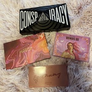 Eyeshadow palette bundle